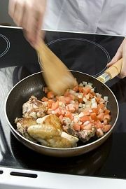 Приготовление блюда по рецепту - Цыпленок соте по-венгерски. Шаг 1