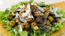 Рецепт - Теплый салат с курицей и картофелем