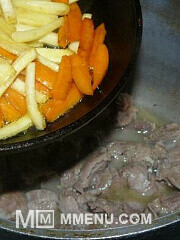 Приготовление блюда по рецепту - Тушеные куриные желудки. Шаг 2