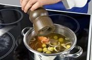 Приготовление блюда по рецепту - Суп с форелью по-гречески. Шаг 8