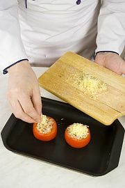 Приготовление блюда по рецепту - Фаршированные помидоры. Шаг 3