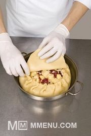 Приготовление блюда по рецепту - Зур бялэш (большой пирог с мясом и картофелем). Шаг 3