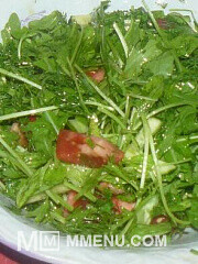 Приготовление блюда по рецепту - Летний салат с рукколой. Шаг 4