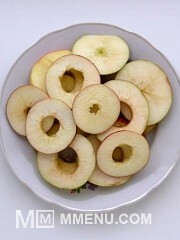 Приготовление блюда по рецепту - Медовые оладьи с яблоком. Шаг 5
