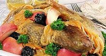 Рецепт - Гусь, тушенный с черносливом и яблоками