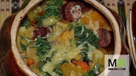 Картофель с охотничьими колбасками в горшочках Картофель с охотничьими колбасками в горшочках