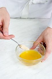 Приготовление блюда по рецепту - Йогурт с медом. Шаг 1
