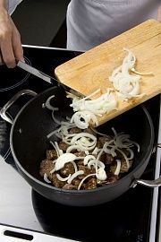 Приготовление блюда по рецепту - Кефта-кабоб (мясо, тушеное с овощами). Шаг 2