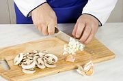 Приготовление блюда по рецепту - Ризотто с грибами и луком. Шаг 1