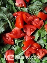 Приготовление блюда по рецепту - Салат с рукколой и помидорами. Шаг 2