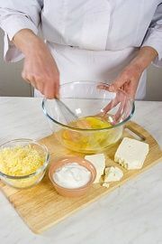 Приготовление блюда по рецепту - Пирог с луком и сыром фета. Шаг 2