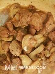 Приготовление блюда по рецепту - Свинина с грибами и спаржевой фасолью. Шаг 6