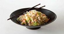 Рецепт - Рисовая лапша с креветками и кальмарами