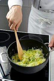 Приготовление блюда по рецепту - Рис с савойской капустой. Шаг 3