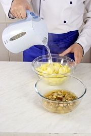 Приготовление блюда по рецепту - Картофельная запеканка с грибами и горгонзолой. Шаг 2