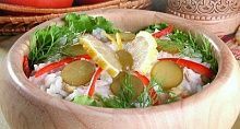 Рецепт - Салат рисовый с тунцом и оливками