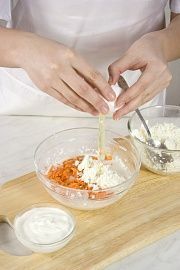 Приготовление блюда по рецепту - Запеканка творожная с морковью. Шаг 3