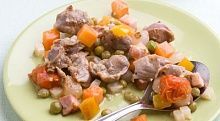 Рецепт - Куриные желудочки с овощами в горшочках