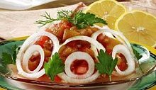 Рецепт - Манго с помидорами и луком