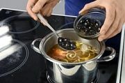 Приготовление блюда по рецепту - Суп с форелью по-гречески. Шаг 7