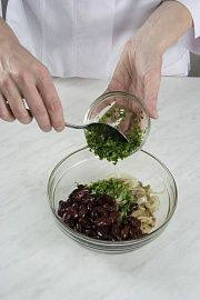 Приготовление блюда по рецепту - Салат с шампиньонами. Шаг 3