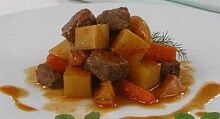 Рецепт - Говядина, тушенная с овощами