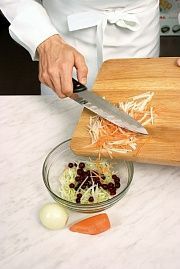 Приготовление блюда по рецепту - Салат из белокочанной капусты. Шаг 3