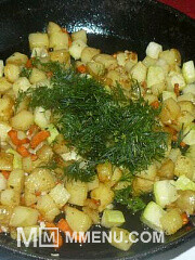 Приготовление блюда по рецепту - Жареная картошка с кабачком. Шаг 4