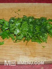 Приготовление блюда по рецепту - Салат с молодой капусты с тунцом и сухариками. Шаг 5