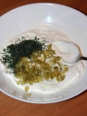 Приготовление блюда по рецепту - Жареный лосось под соусом. Шаг 3