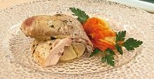 Рецепт - Курица, запеченная с яблоками