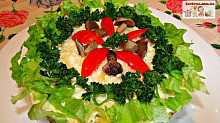 Рецепт - Постный слоеный салат с грибами и помидорами