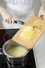 Приготовление блюда по рецепту - Суп-пюре с цветной капустой. Шаг 4