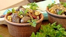 Рецепт - Куриные сердечки с грецкими орехами