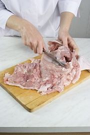 Приготовление блюда по рецепту - Рулет из курицы с клюквенным желе. Шаг 1