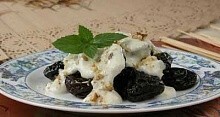 Рецепт - Чернослив в сметане с орехами