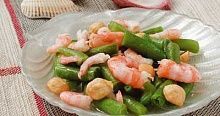 Рецепт - Салат из креветок, фасоли и лесных орехо