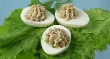 Рецепт - Яйца, фаршированные сельдью и луком (2)