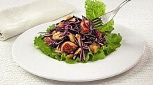 Рецепт - Салат из краснокочанной капусты с орехам
