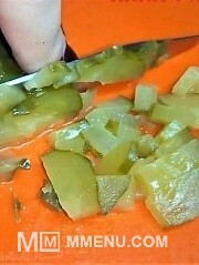 Приготовление блюда по рецепту - САЛАТ ИЗ ПРОСТЫХ ПРОДУКТОВ, НО ВЫХОДИТ ОЧЕНЬ ВКУСНЫЙ. Шаг 3