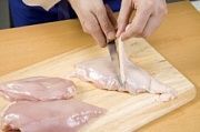 Приготовление блюда по рецепту - Рулет из курицы с зеленью. Шаг 1