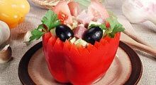 Рецепт - Желтый рисовый салат в короне из перца