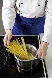 Приготовление блюда по рецепту - Запеканка со спагетти, творогом и цукатами. Шаг 1