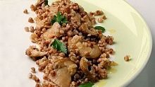 Рецепт - Каша гречневая с луком и грибами