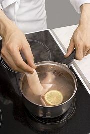 Приготовление блюда по рецепту - Кальмары в сметанном соусе. Шаг 1