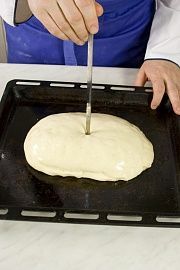 Приготовление блюда по рецепту - Стромболи (хлеб с сырной начинкой). Шаг 4