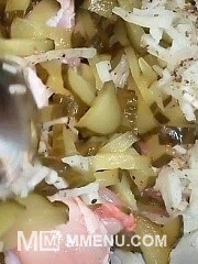 Приготовление блюда по рецепту - КАРТОФЕЛЬ В ГОРШОЧКАХ. С МЯСОМ И ОГУРЧИКАМИ. ВКУСНЫЙ И БЫСТРЫЙ УЖИН.. Шаг 4