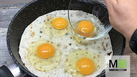 Просто накройте яйца лавашом! Вкусный рецепт за 5 минут! Новый рецепт завтрака