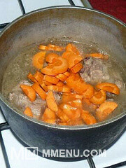 Приготовление блюда по рецепту - Тушеные свиные ребра. Шаг 4