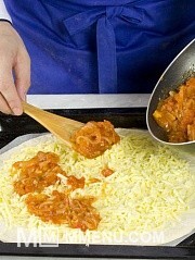 Приготовление блюда по рецепту - Неаполитанская пицца. Шаг 8